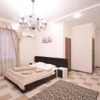 Большой номер-люкс с двуспальной кроватью и доп.местами