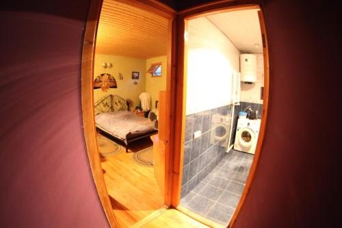 Двухместный (Двухместный номер с 1 кроватью и общей ванной комнатой) семейного отеля Zaali's, Тбилиси