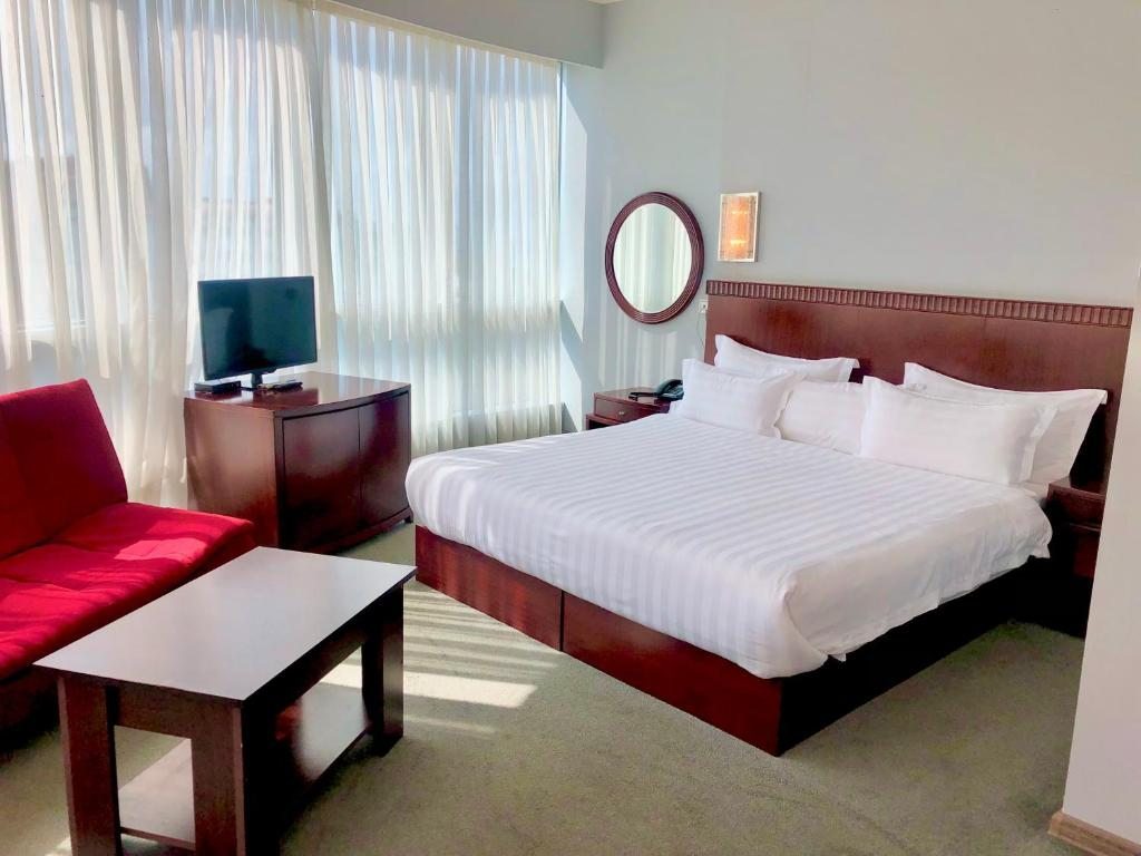Двухместный (Стандартный двухместный номер с 1 кроватью или 2 отдельными кроватями и балконом) отеля Aisi, Батуми