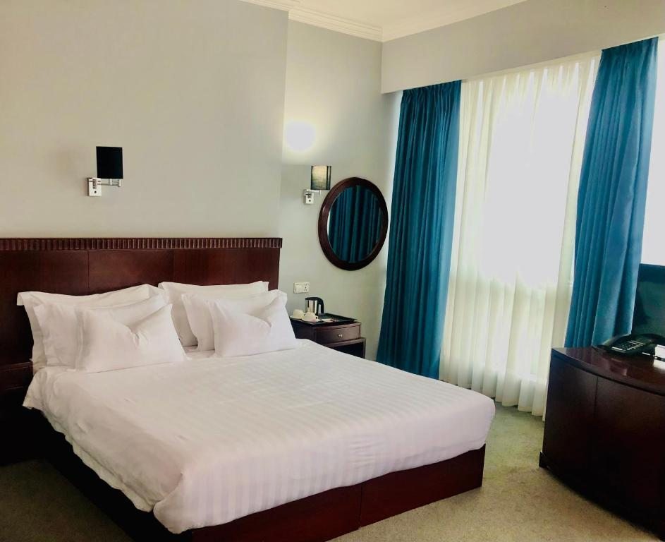 Двухместный (Улучшенный двухместный номер с 1 кроватью) отеля Aisi, Батуми