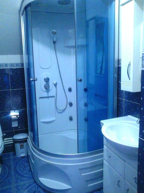 Семейный (Cемейный номер с отдельной ванной комнатой) отеля Премьер, Кавказская