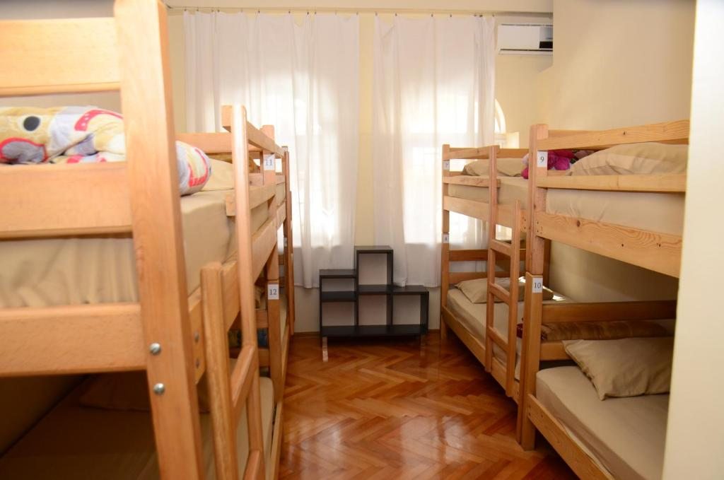 Номер (Кровать в общем 6-местном номере для мужчин и женщин) гостевого дома Batumi Globus, Батуми