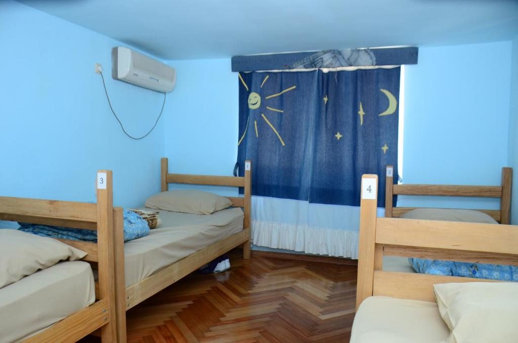 Номер (Кровать в общем номере для женщин с 4 кроватями) гостевого дома Batumi Globus, Батуми