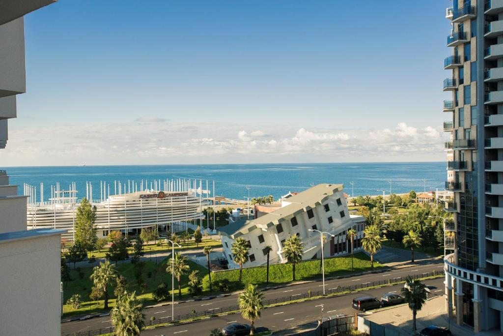 Апартаменты (Апартаменты с видом на море) апарт-отеля Batumi Holiday Luxus, Батуми
