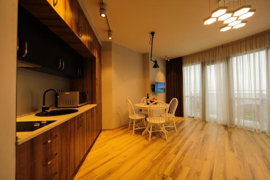 Апартаменты (Улучшенные апартаменты) апарт-отеля Batumi Holiday Luxus, Батуми