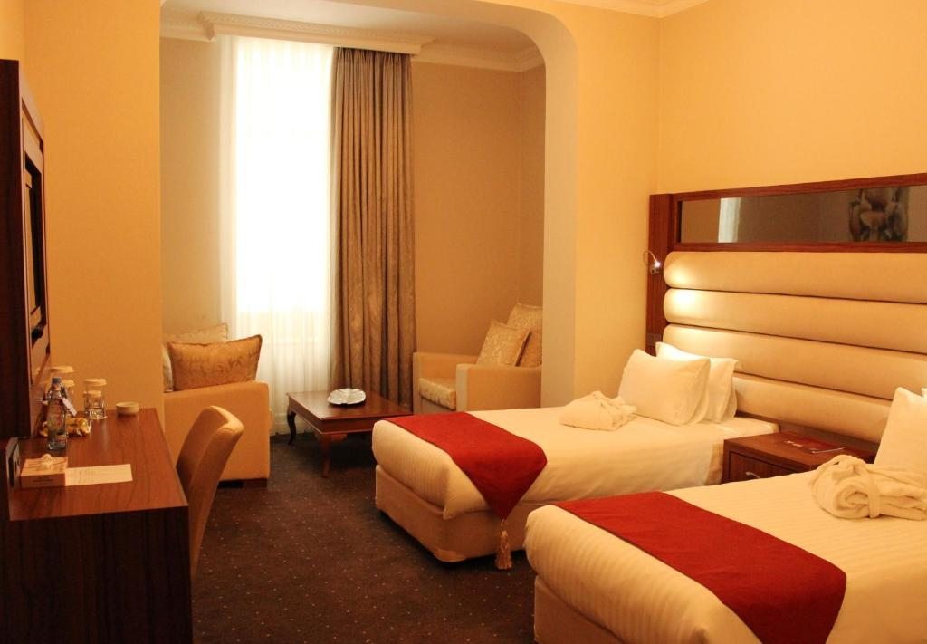 Сьюит (Двухместный полулюкс с 2 отдельными кроватями) отеля Batumi World Palace, Батуми