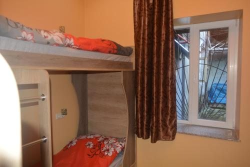 Номер (Кровать в общем 6-местном номере для мужчин и женщин) гостевого дома Calypso, Батуми