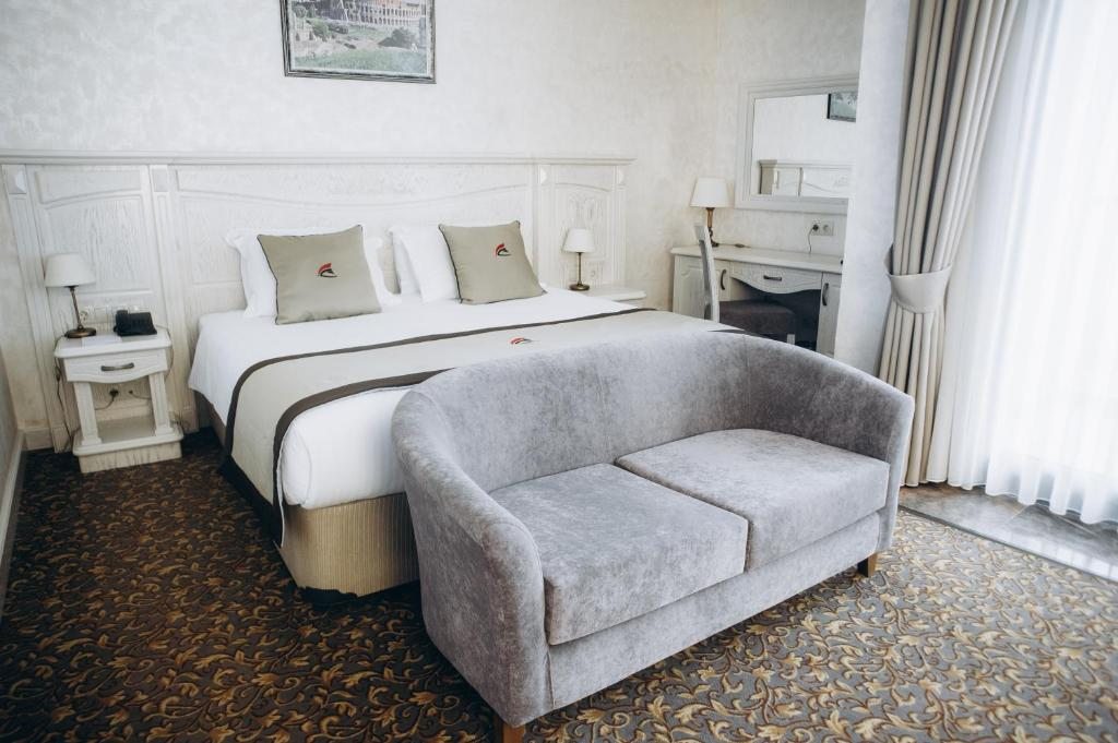 Двухместный (Улучшенный двухместный номер с 1 кроватью) отеля Коллизеум Марина, Батуми