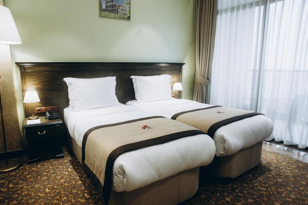 Двухместный (Стандартный двухместный номер с 2 отдельными кроватями) отеля Коллизеум Марина, Батуми