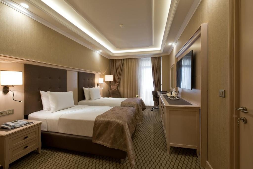 Двухместный (Улучшенный номер с кроватью размера «king-size») отеля Divan Suites Batumi, Батуми