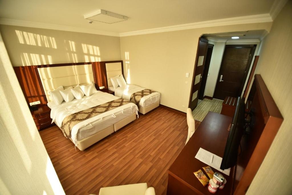 Двухместный (Просторный двухместный номер с 2 отдельными кроватями) отеля Era Palace, Батуми
