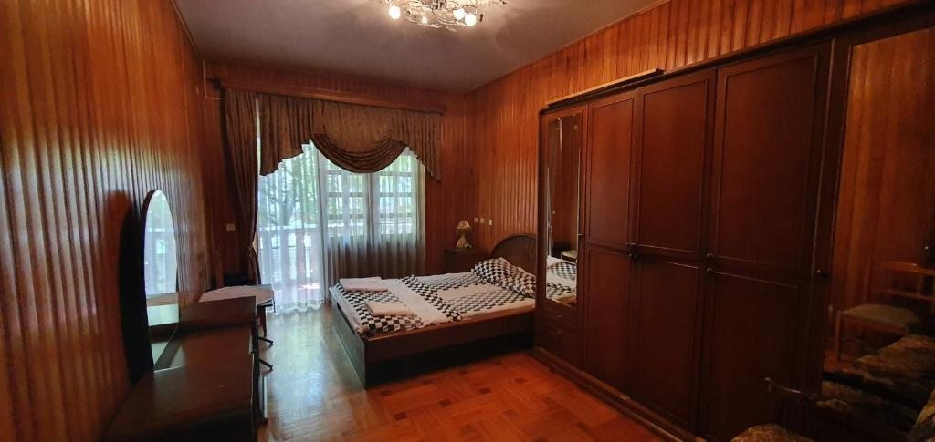 Двухместный (Двухместный номер с 1 кроватью и общей ванной комнатой) гостевого дома Giorgi на Лермонтова, Батуми