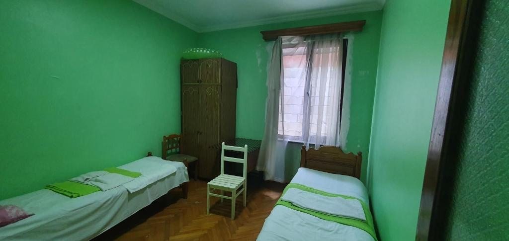 Двухместный (Двухместный номер с 2 отдельными кроватями и общей ванной комнатой) гостевого дома Giorgi на Лермонтова, Батуми