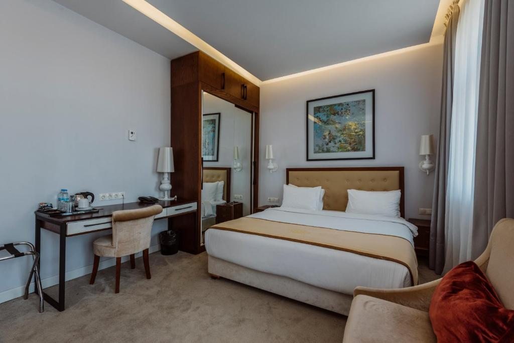 Двухместный (Улучшенный двухместный номер с 1 кроватью) отеля Golden Palace Batumi, Батуми