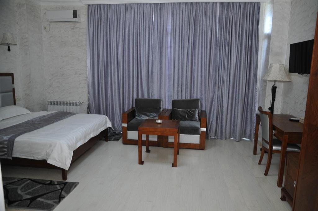 Сьюит (Люкс с кроватью размера «king-size») отеля Hotel Chveni Sakhli, Батуми