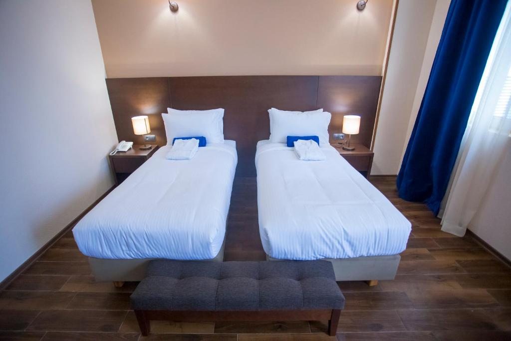 Двухместный (Стандартный двухместный номер с 2 отдельными кроватями и видом на море) отеля Corner Inn, Батуми