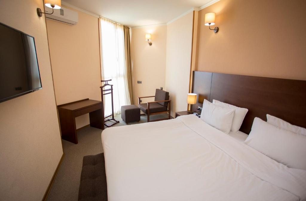 Двухместный (Бюджетный двухместный номер с 1 кроватью или 2 отдельными кроватями) отеля Corner Inn, Батуми