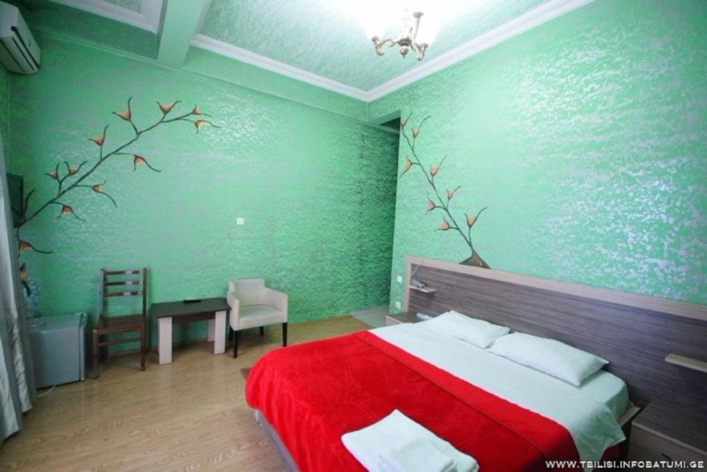 Двухместный (Двухместный номер Делюкс с 1 кроватью и балконом) отеля Тбилиси в Батуми