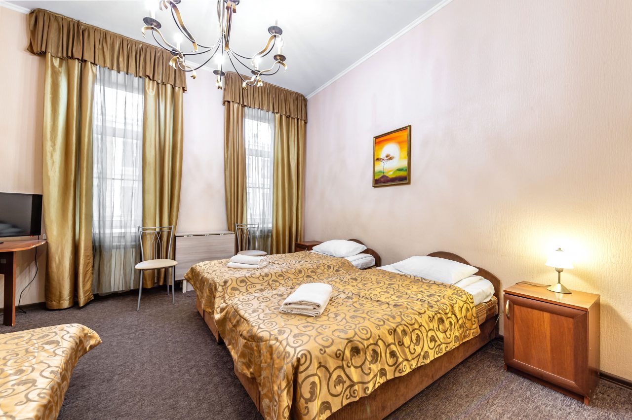 Трехместный, Отель Большой 19