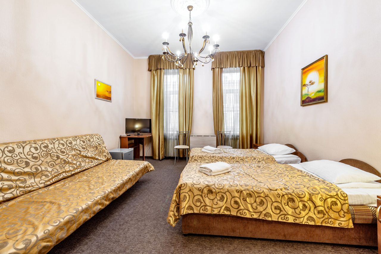 Трехместный, Отель Большой 19