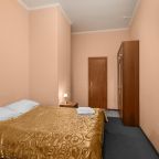 Двухместный, Отель Большой 19