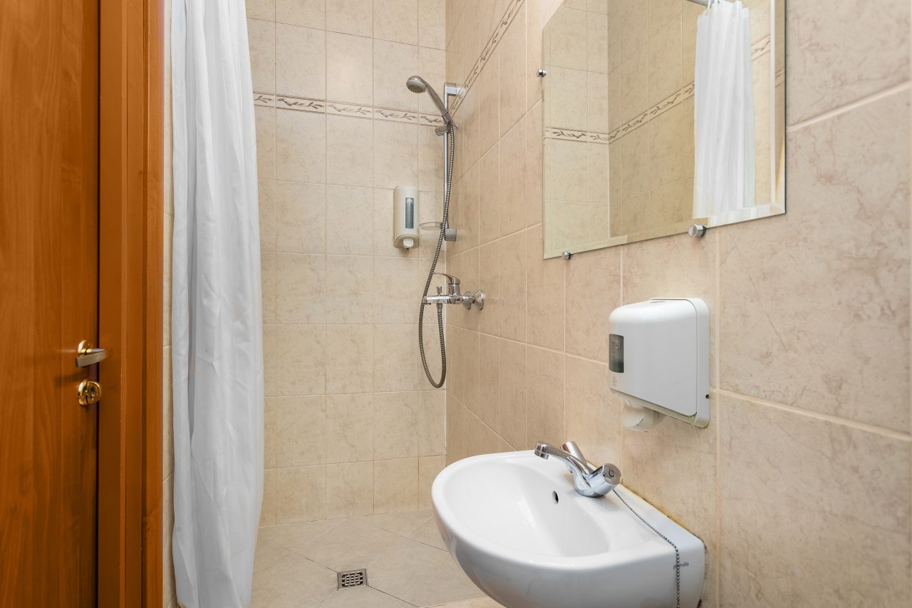 Двухместный, Отель Большой 19