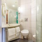 Ванная комната в номере гостиницы «Ибис» 3*, Казань