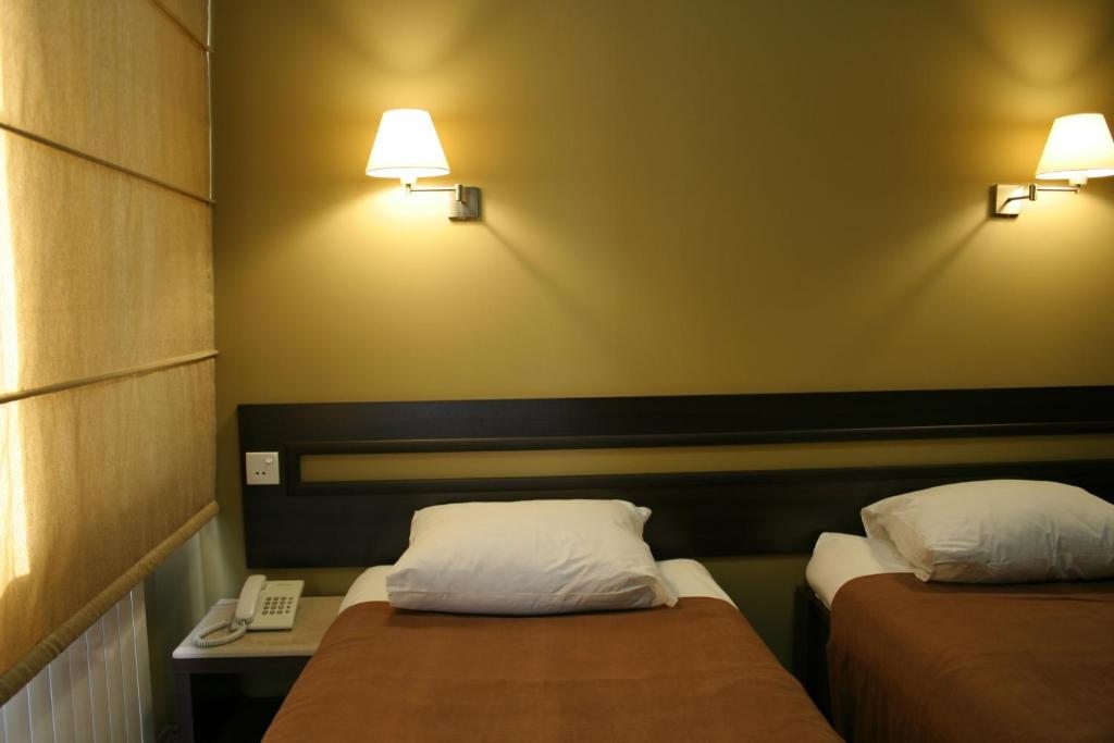 Двухместный (Двухместный номер с 2 отдельными кроватями и основными удобствами) отеля Light House, Батуми