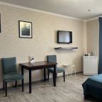 Полулюкс (С двуспальной кроватью и раскладным диваном), Гостиница Кокос