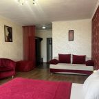 Полулюкс (С двуспальной кроватью и раскладным диваном), Гостиница Кокос