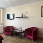 Полулюкс (С двуспальной кроватью и раскладным диваном), Гостиница Кокос