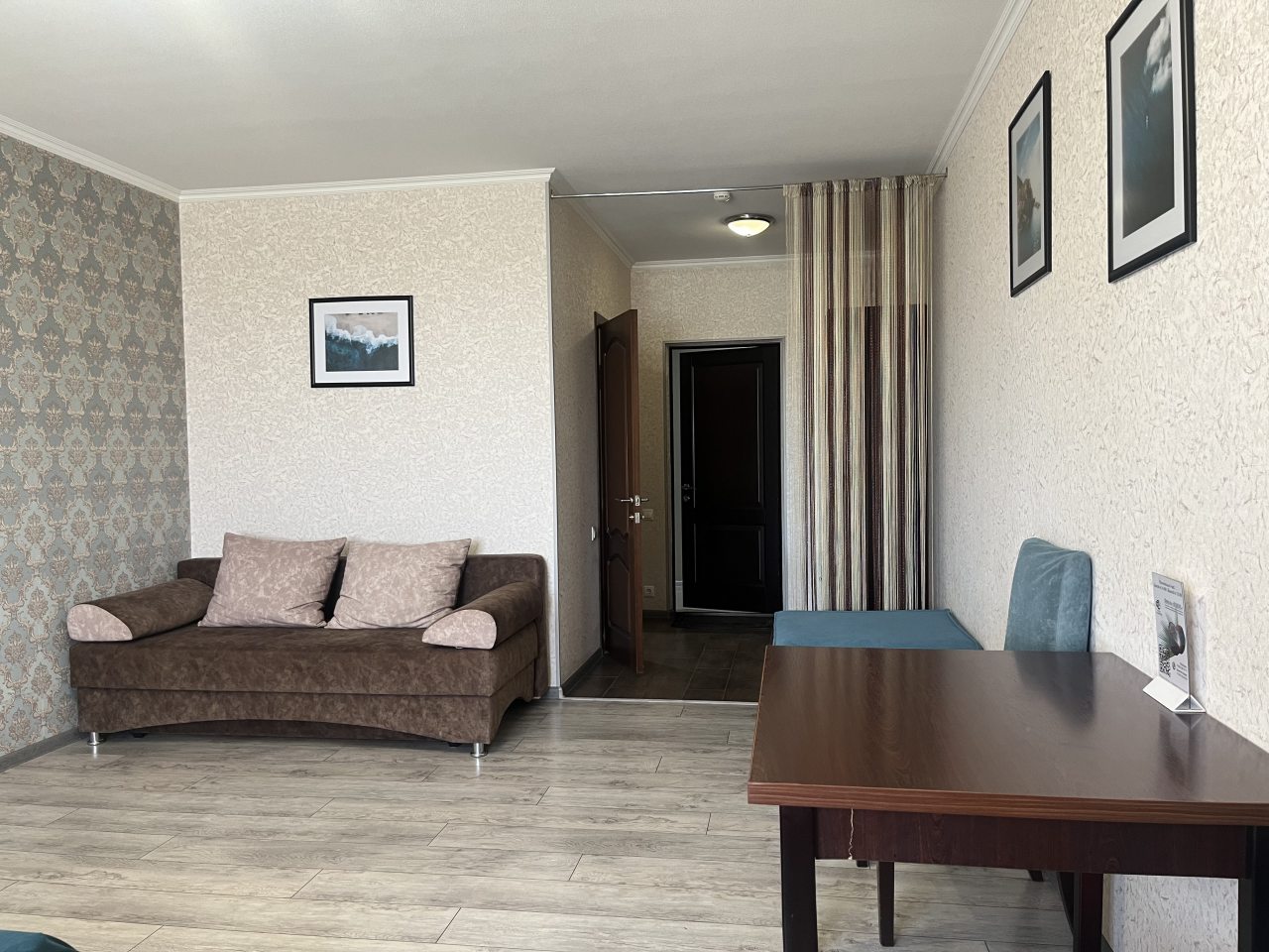 Полулюкс (С двуспальной кроватью и раскладным диваном), Гостиница Кокос