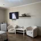 Люкс (С двуспальной кроватью и раскладным диваном), Гостиница Кокос