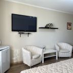 Люкс (С двуспальной кроватью и раскладным диваном), Гостиница Кокос