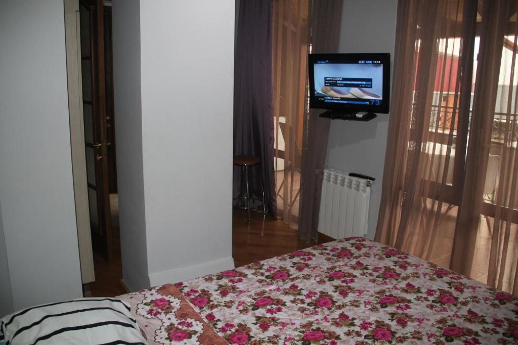 Двухместный (Стандартный двухместный номер с 1 кроватью и общей ванной комнатой) гостевого дома В Батуми