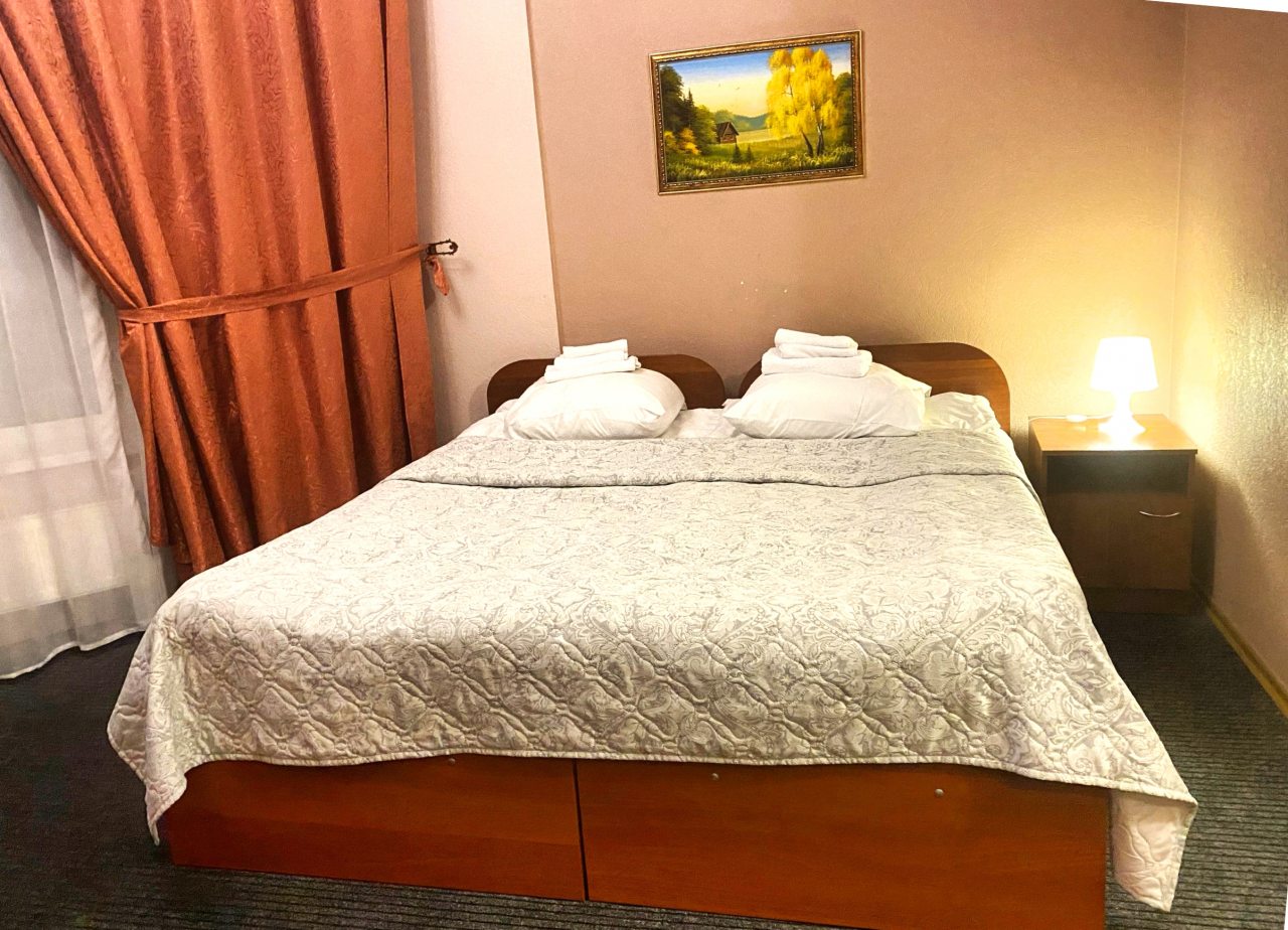 Номер Полулюкс Плюс в гостевом доме  Домик Охотника Токсово