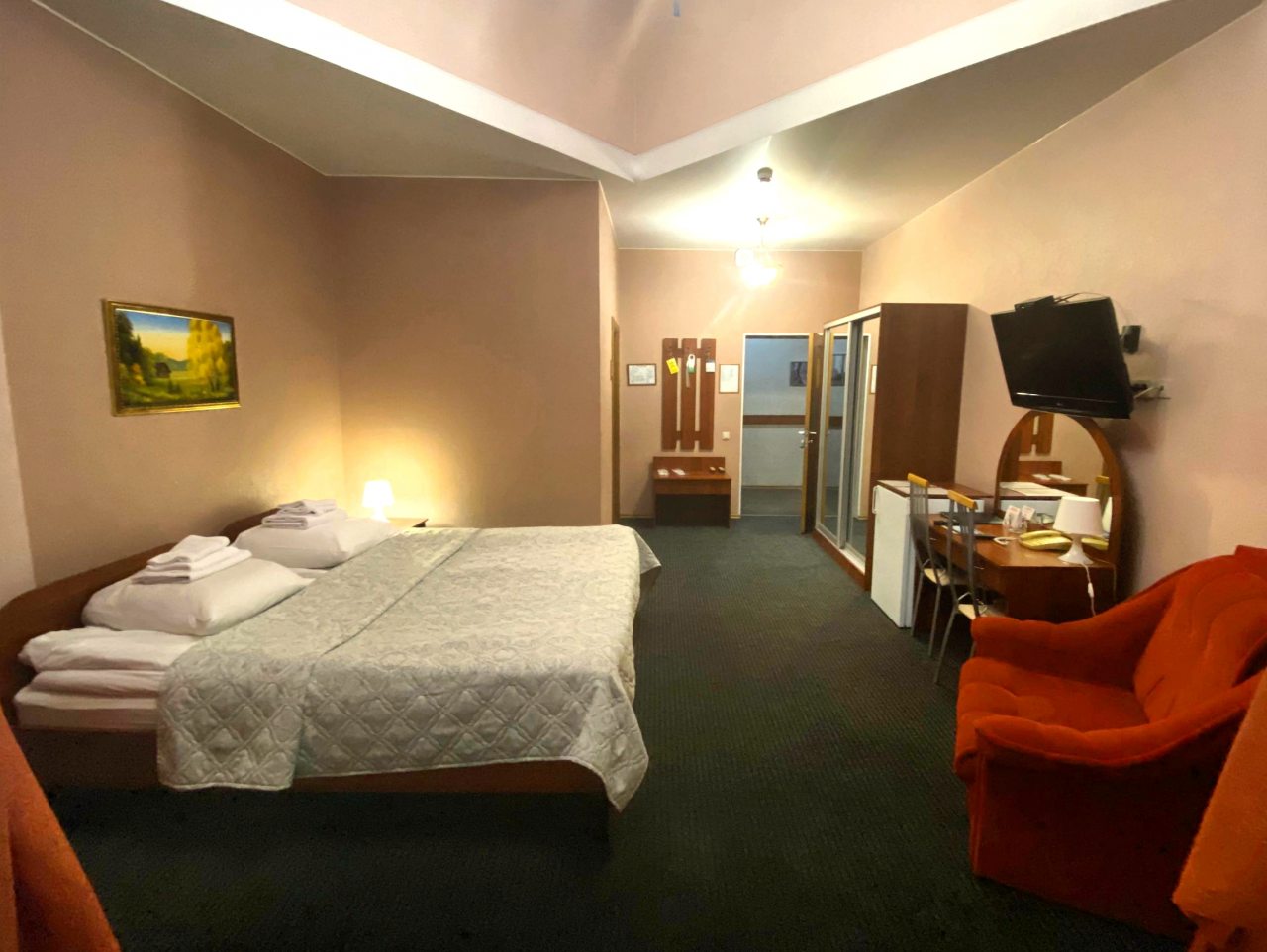 Номер Полулюкс Плюс в гостевом доме  Домик Охотника Токсово