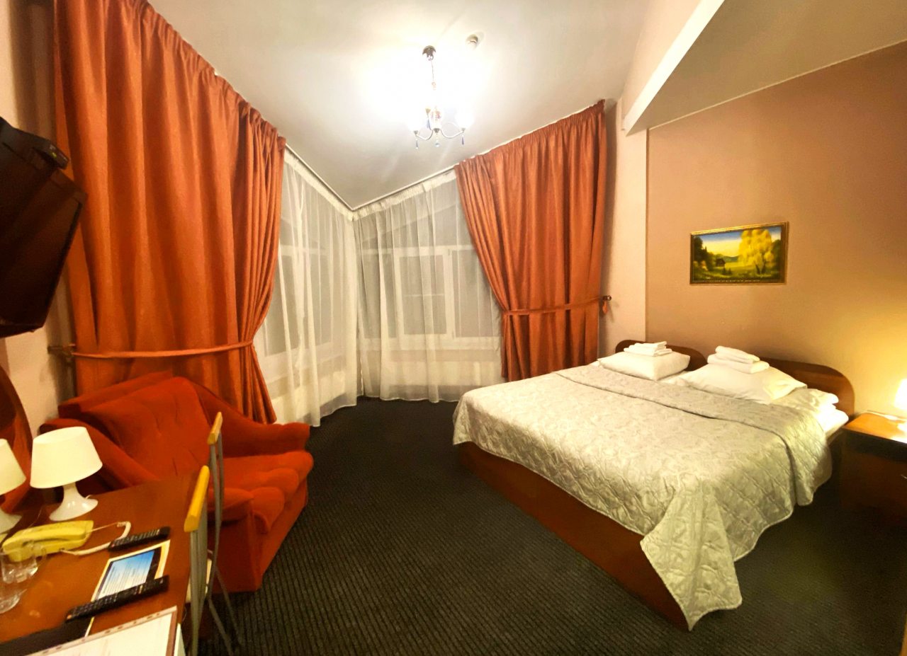 Номер Полулюкс Плюс в гостевом доме  Домик Охотника Токсово