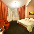 Номер Полулюкс Плюс в гостевом доме  Домик Охотника Токсово