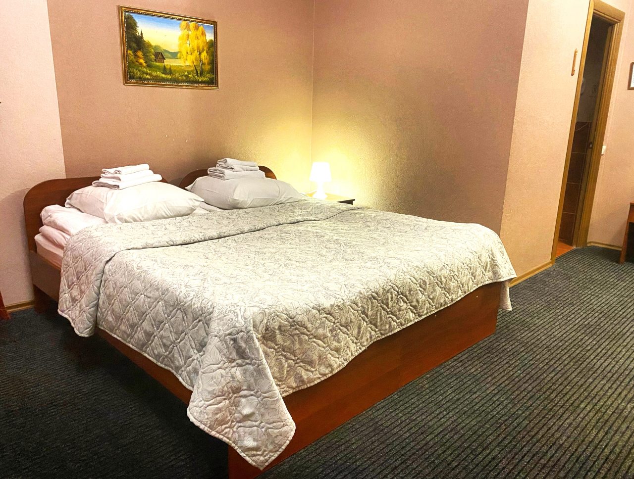 Номер Полулюкс Плюс в гостевом доме  Домик Охотника Токсово