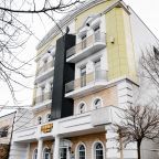 Парковка на территории, Отель Премьер