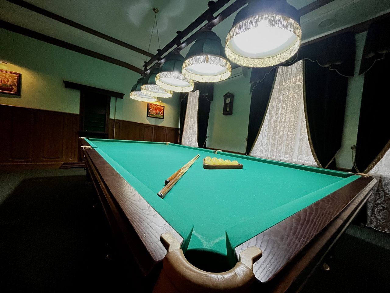 Комната для игры в бильярд