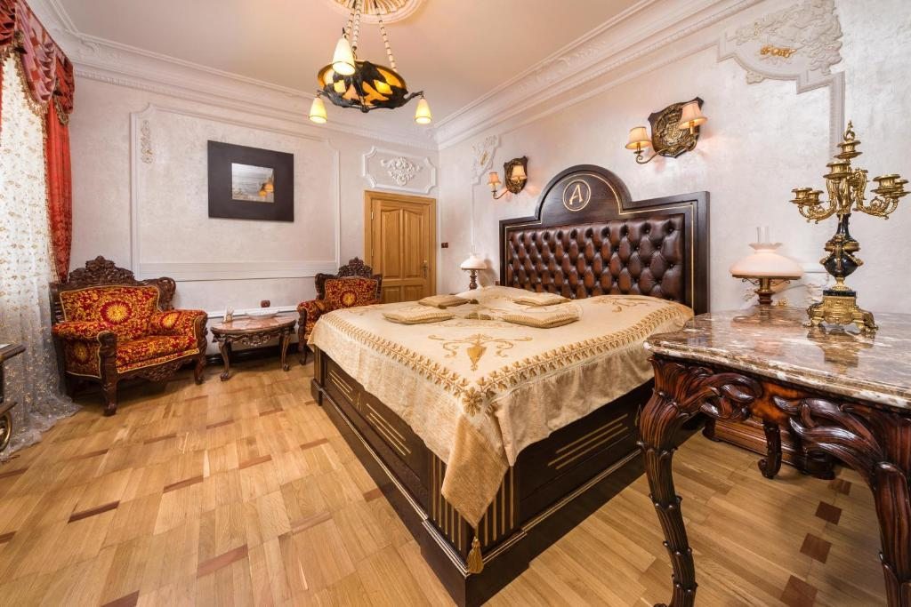 Люкс (Апартаменты улучшенные с двуспальной кроватью) отеля Вилла Эрмитаж, Калининград