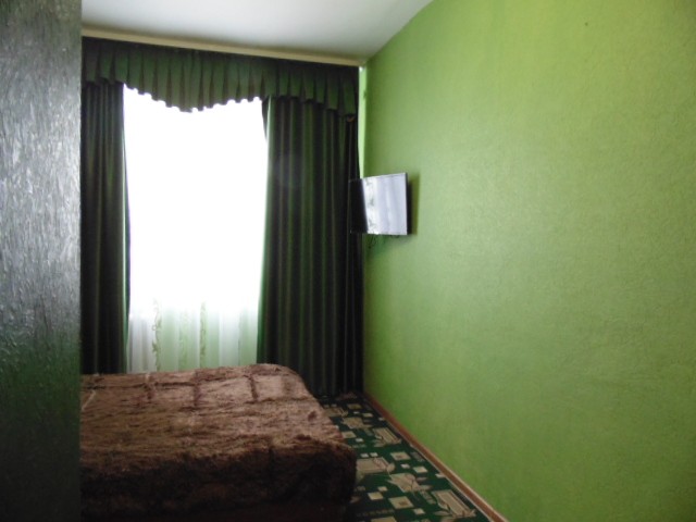 Люкс (Категория 1 улучшенный 1 комнатный № 102) гостиницы Комета, Курган
