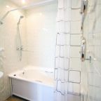 Ванная комната в номере гостиничного комплекса Арт-Ульяновск 3*, Ульяновск