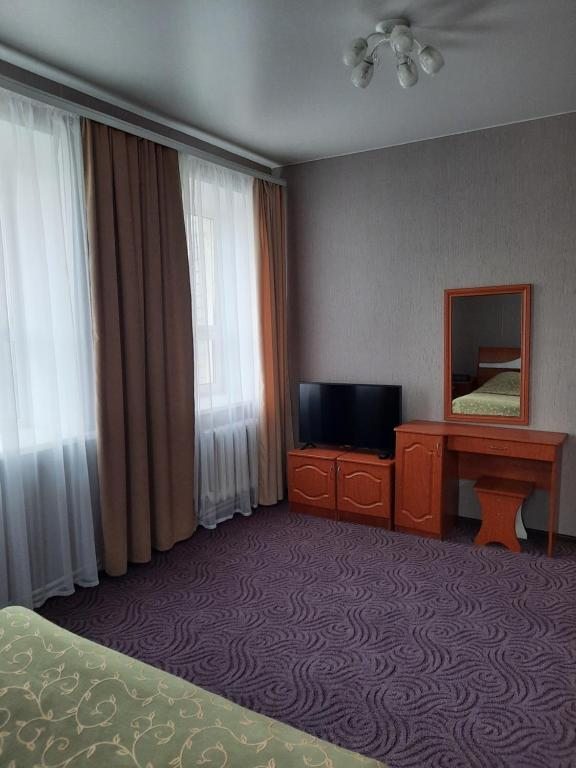 Двухместный (Большой двухместный номер с 1 кроватью) гостиницы Новый Континент, Новочебоксарск
