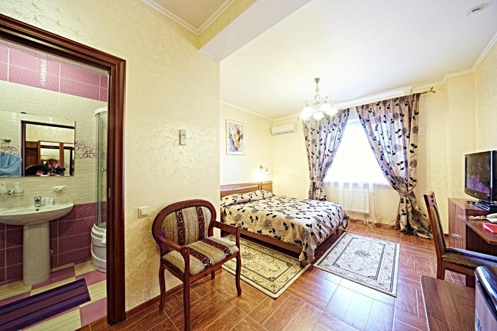 Двухместный (Улучшенный двухместный номер с 1 кроватью) отеля Владимир-Плаза, Брянск