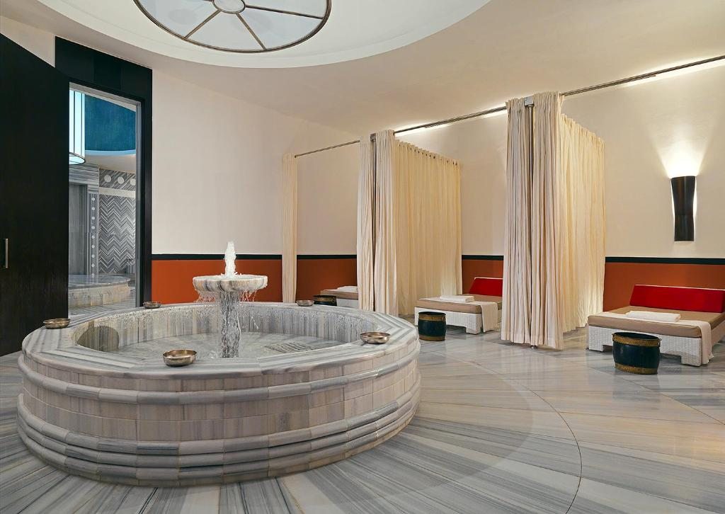 Двухместный (Люкс Sheraton Terrace с доступом в клубный лаундж, 1 кроватью размера «king-size» и балконом) отеля Sheraton Batumi, Батуми