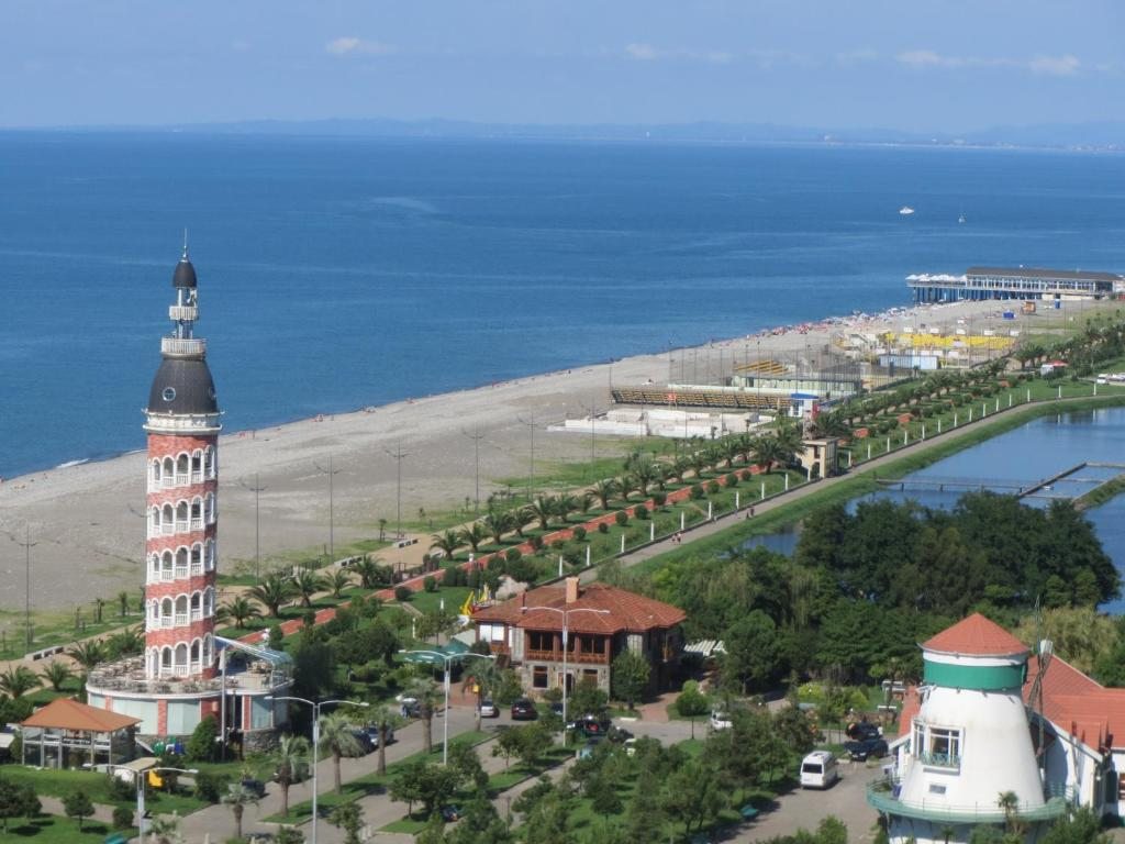 Sea tower батуми. Sea Towers Батуми. Блэк сиа Тауэр Батуми. Амбассадор Батуми. Silk Road Sea Towers Batumi Apart Hotel.