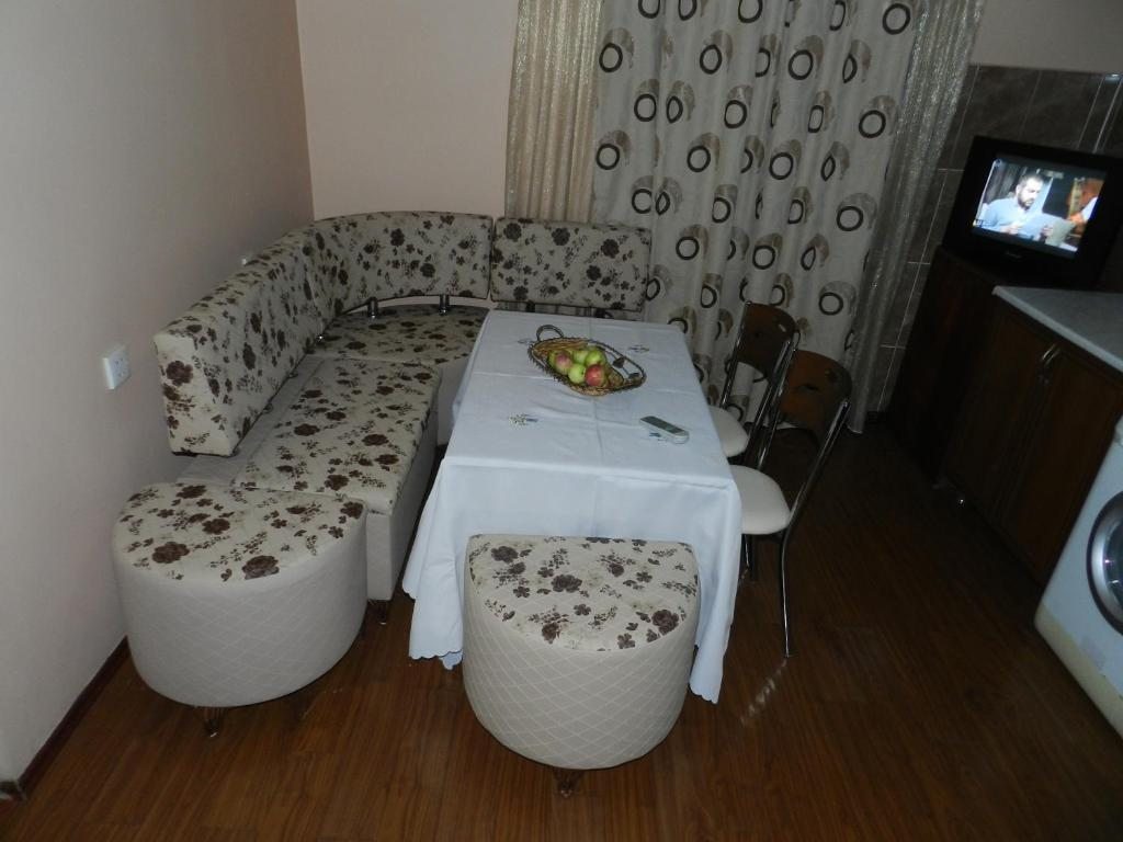 Двухместный (Большой двухместный номер с 1 кроватью) гостевого дома Тигран, Батуми